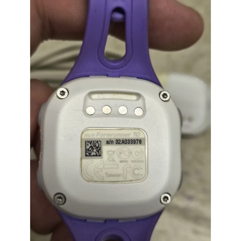 Garmin Forerunner 10 GPS Pedometer Running Watch Purple/ White with Charger